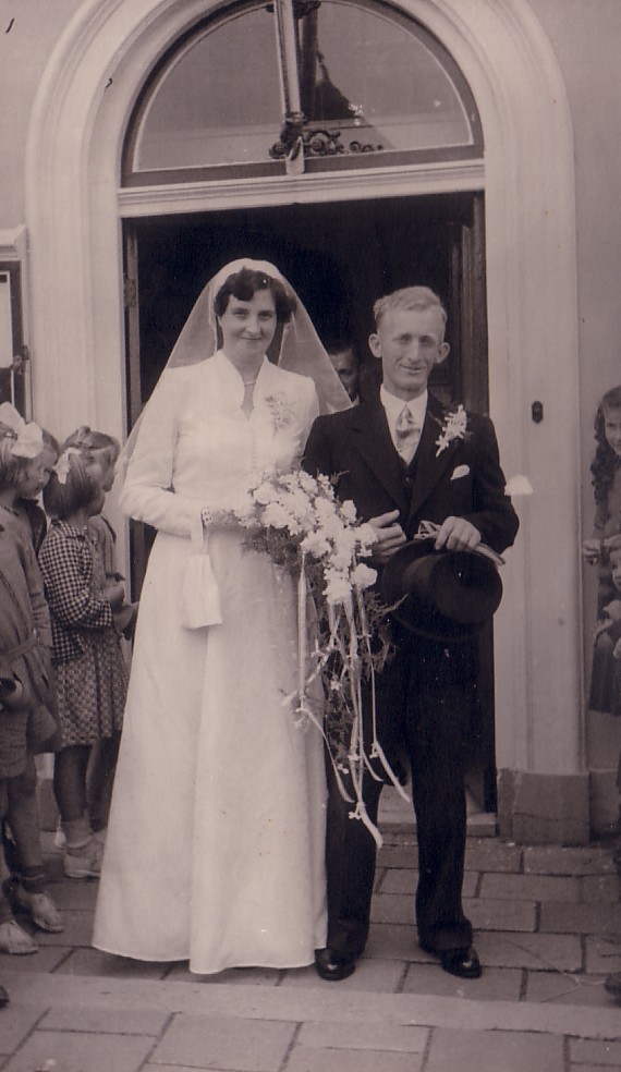 Huwelijk Maarten Hoogenraad en Maria M.A. Vollebregt (1953)