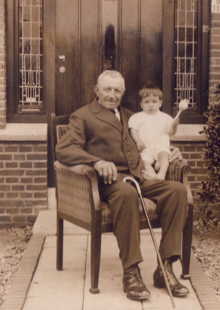 Arij  Keijzer (1852-1933) met kleinzoon  Aad Lekkerkerk