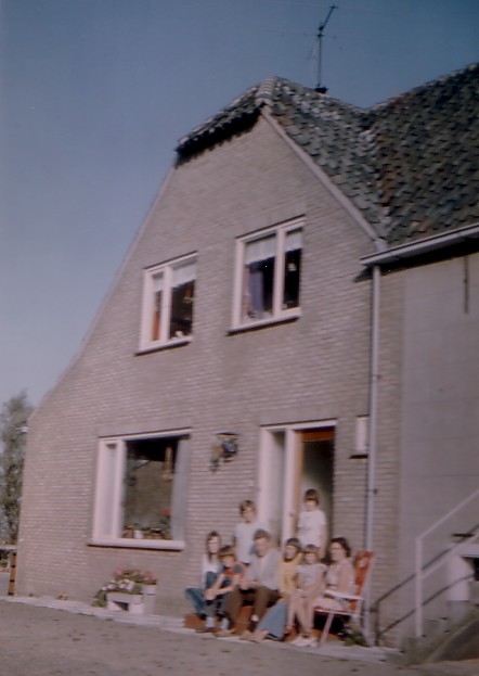 Boerderij Burgerdijkseweg - De Lier met gezin Christiaan Keijzer (1926-2009)