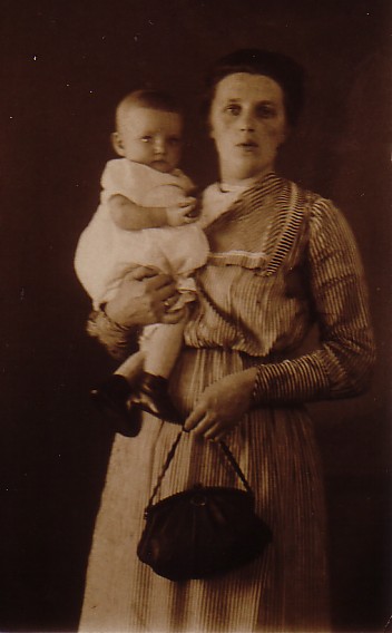 Jannetje Romein-Scheffers (1890-??) met kind